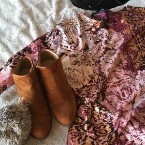 3/$30 or 2/$25 ⚡️👠Brown Chase and Chloe booties